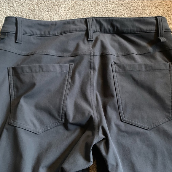 Lululemon Size 31 ABC Slim-Fit 5 Pocket Pant 32"
Warpstreme in Obsidian - Picture 4 of 6